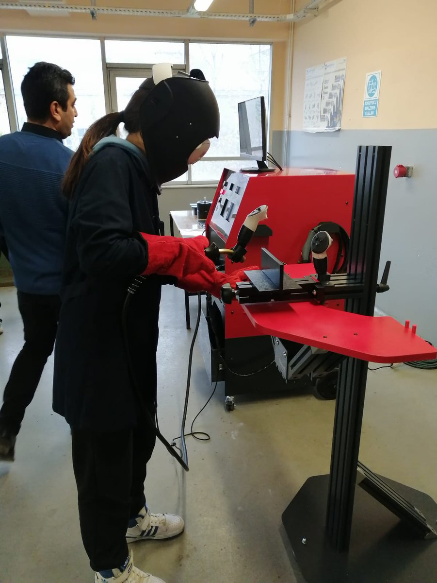 Çokesen Elektronik San.Tic.Ltd.Şti. (@cokesenelek) on Twitter photo Hayırsever İş İnsanı ve İTO Meclis Üyesi Hüseyin BAYRAKTAR Bey Metal Teknolojisi Alanı öğrencilerinin kullanımı için Yerli ve Milli üretim olan Çokesen Kaynak Simülatörü bağışlamıştır. Hayırsever İş İnsanı ve İTO Meclis Üyesi Hüseyin BAYRAKTAR Bey Metal Teknolojisi Alanı öğrencilerinin kullanımı için Yerli ve Milli üretim olan Çokesen Kaynak Simülatörü bağışlamıştır.