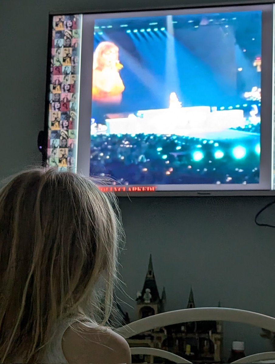 Aria_Ivy06's tweet photo. Watching on a grainy livestream for the final time #VancouverTSTheErasTour 😭😭😭😭
@taylornation13 
#TSTheErasTour #TaylorSwiftErasTour #ErasTour #vancouver https://t.co/1kSV77JQbk