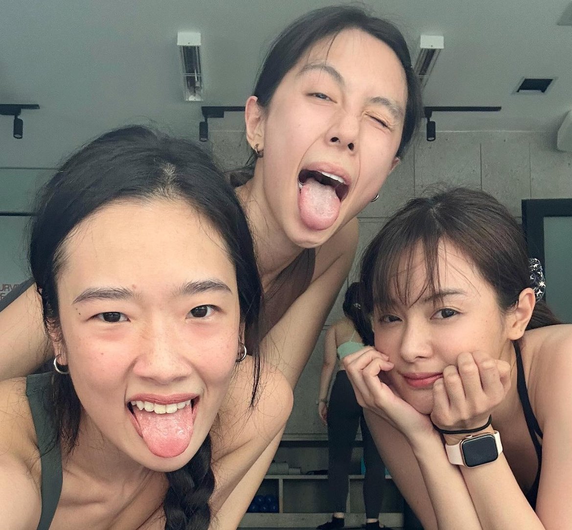 37millionmiles's tweet photo. คิดถึงแก๊งนางเอกหนัง พี่อุ้มพามา vlog ด้วยกันสักตอนจะเป็นพระคุณอย่างสูงง แงง ☺️🫶
#oomeisaya #aokbab #fahsarika #mintira https://t.co/4nT3rjGIgg