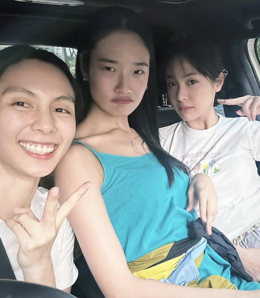 37millionmiles's tweet photo. คิดถึงแก๊งนางเอกหนัง พี่อุ้มพามา vlog ด้วยกันสักตอนจะเป็นพระคุณอย่างสูงง แงง ☺️🫶
#oomeisaya #aokbab #fahsarika #mintira https://t.co/4nT3rjGIgg