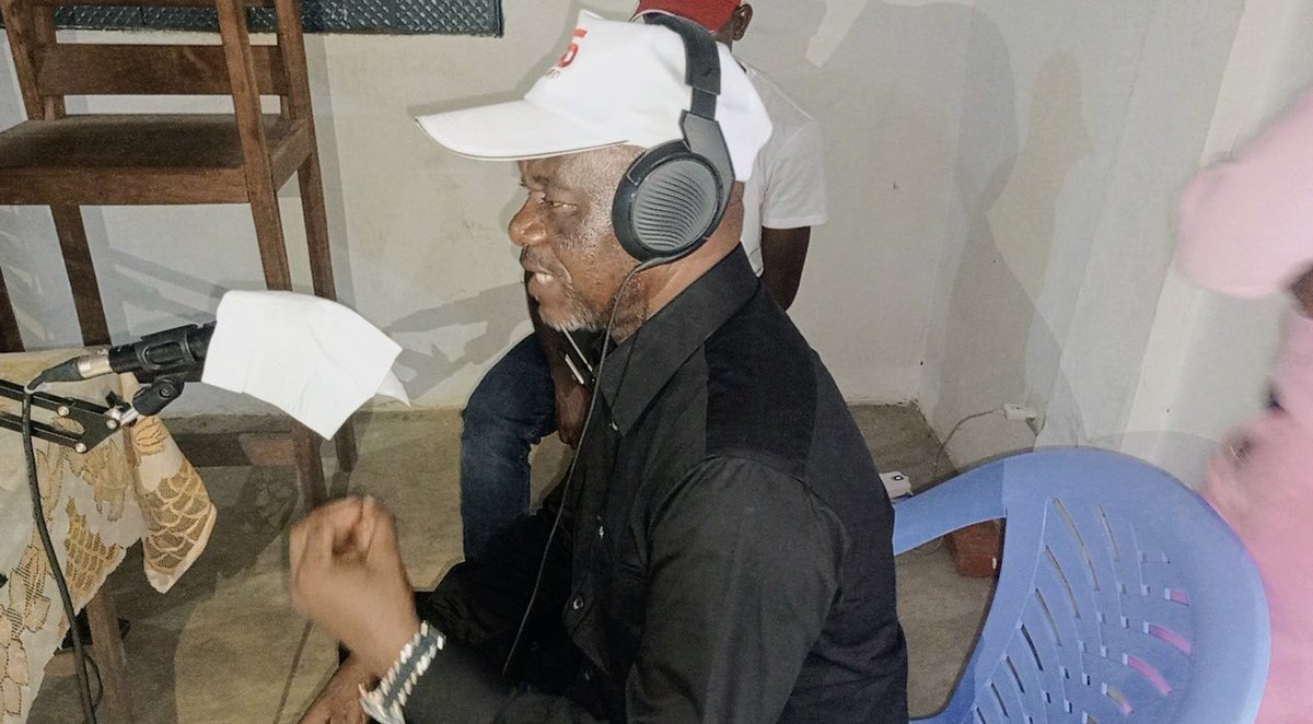 KapokeVictor's tweet photo. #Arrêt sur image : Première intervention de l'Honorable Député National @Daniel Aselo Okito Wa Koy à la Radio Fidélité du Sankuru, lors de la campagne électorale de 2023.
C'était le 12 décembre aux environs de 21 heures locales.
👉Le jeudi de cette semaine, cela fera un an déjà. https://t.co/fZiFV6kWkO
