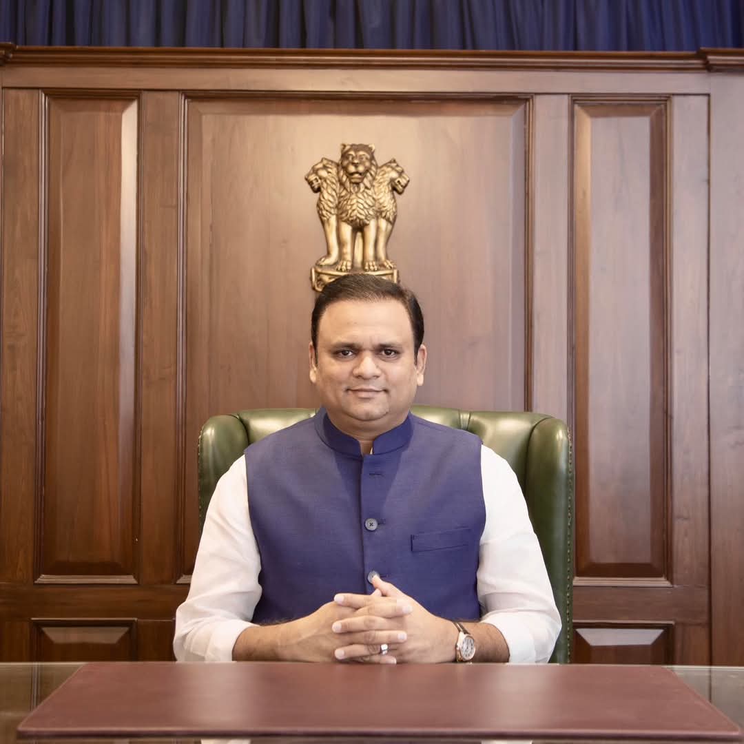 BjpDhule's tweet photo. महाराष्ट्र विधानसभा अध्यक्षपदी कुलाबा विधानसभा मतदारसंघाचे भारतीय जनता पार्टीचे आमदार ॲड. श्री. राहुलजी नार्वेकर यांची बिनविरोध  निवड झाल्याबद्दल मनःपूर्वक हार्दिक अभिनंदन!💐

#vidhansabha  #RahulNarwekar https://t.co/xQWi3vkGn5