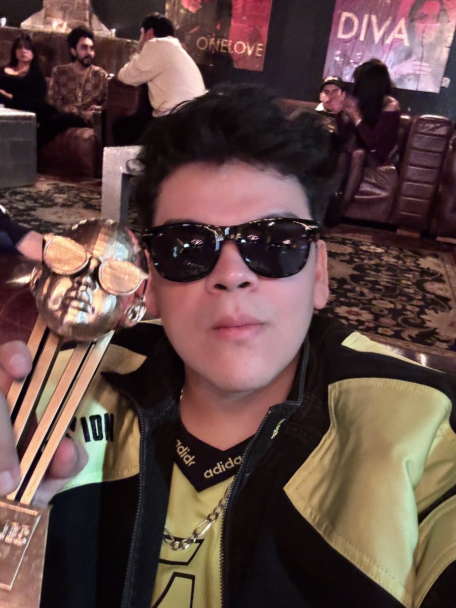 Komanch's tweet photo. Me gané un Simón #Simones2k24 https://t.co/r3Vk91dvwH