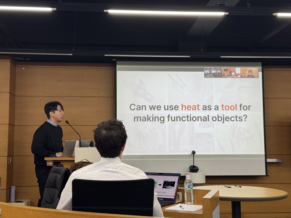justin_k_moon's tweet image. Last week, I successfully defended my Ph.D. thesis titled &quot;Beyond Geometries: 3D Printing Functionally Enhanced Prototypes with Selective and Dynamic Heating.&quot;
Thank you to my advisor @AndreaHCI  and committee members Woohun Lee, Changhee Lee, Ian Oakley, and Hyun Joo Oh.