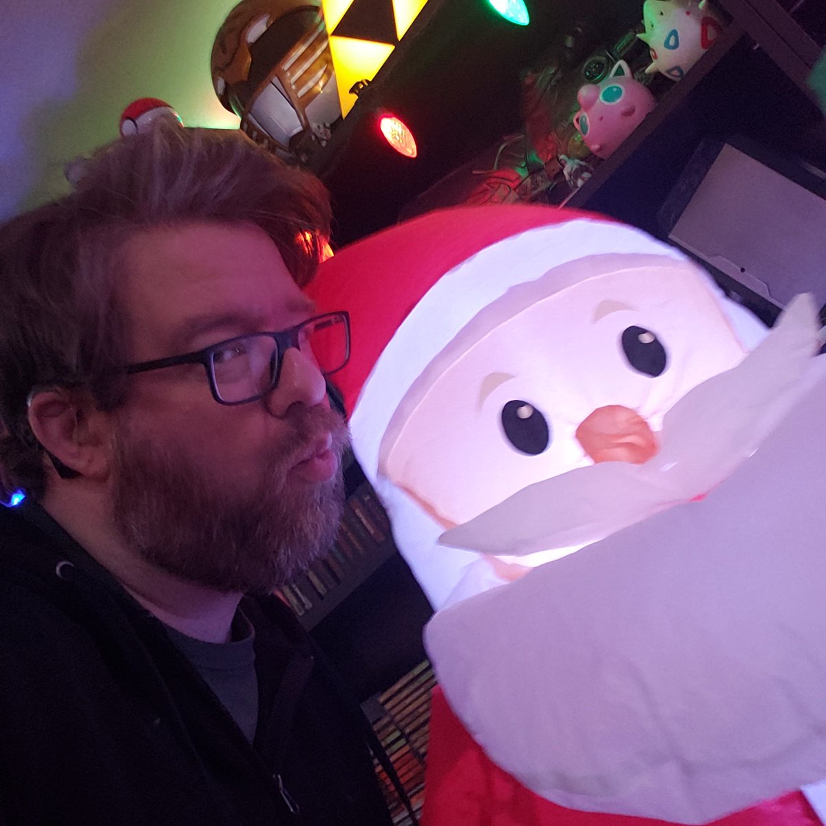 InstantVincent's tweet photo. Someone was caught kissing Santa Claus because they are a HO HO HO.
#chatmademedoit #twitch #twitchstreamer #instantselfie https://t.co/WOPkGMpcxj
