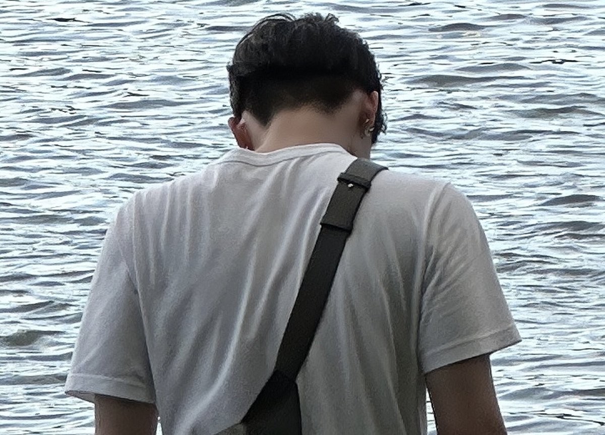 coeurgnello's tweet photo. jeongwoo’s 60 cm shoulders 🧎🏽 https://t.co/N72E3Vbm3I