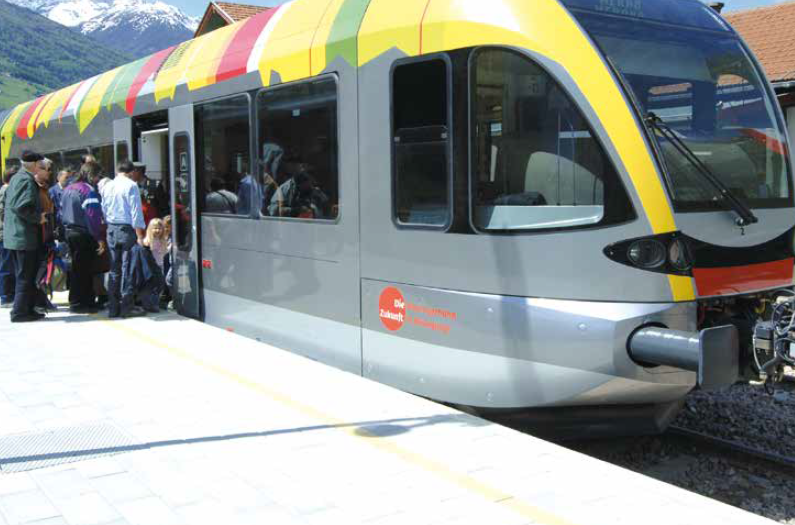 VCOE_AT's tweet photo. #Goodpractice im Advent: Heute #Vinschgaubahn in #Südtirol. Die 1990 eingestellte Regionalbahn wurde 2005 wieder eröffnet, hatte bereits 2006 2 Millionen Fahrgäste und wird nun elektrifiziert. #Regionalbahnen modernisieren und ausbauen, Regionen beleben! https://t.co/KvLGECfFl6