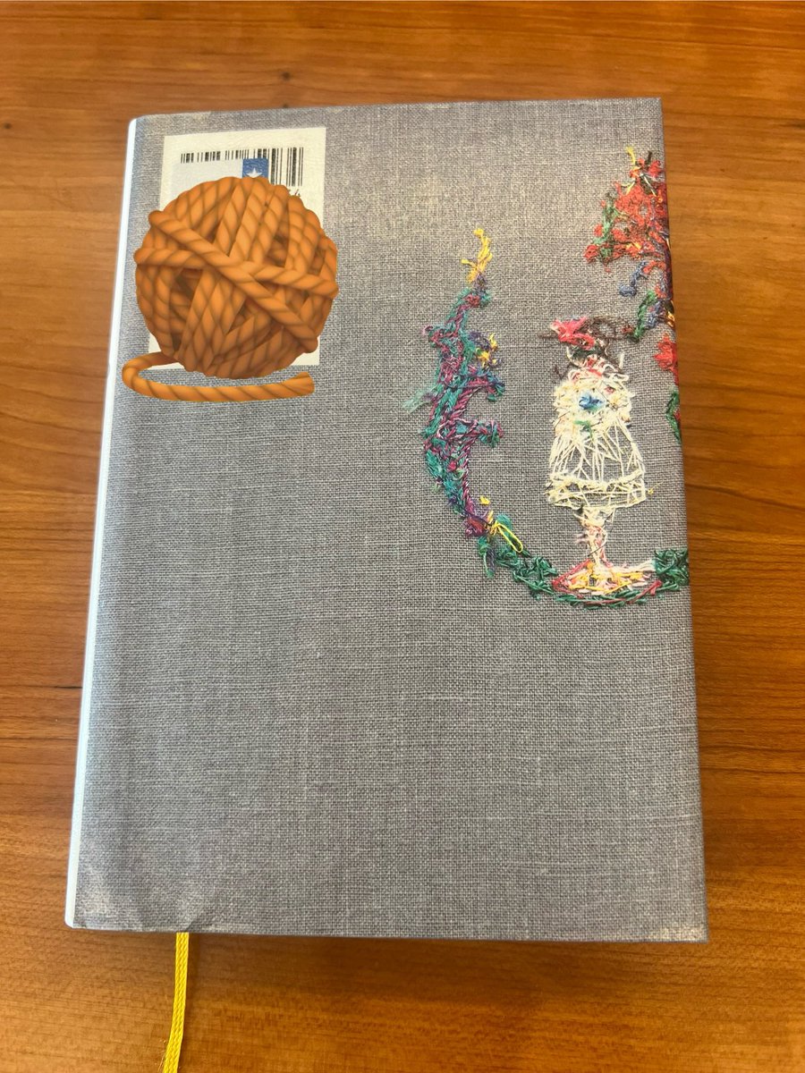 FururuSnow's tweet photo. 『くたかけ』  小池昌代
エッセイなどは時折読んだが小池さんの小説は初。鳥影社さんの本も初。くたかけって何？さらにこの装丁の刺繍の裏表に惹かれ読んでみたら、面白い。夫を亡くした母親は認知が出始め、娘は部活の事故で不登校、親子３代の真ん中、主人公は夫に先立たれシングルマザー… https://t.co/rnd7mQDWea