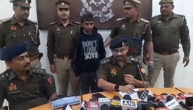 A funny but scary case caught in Ghaziabad 4 days ago. 🧵 

This will make you realise how easy it is to con people, that too with the help of police.

And no, this is not a case of cyber fraud.
Hardcore physical method acting level fraud.

1/