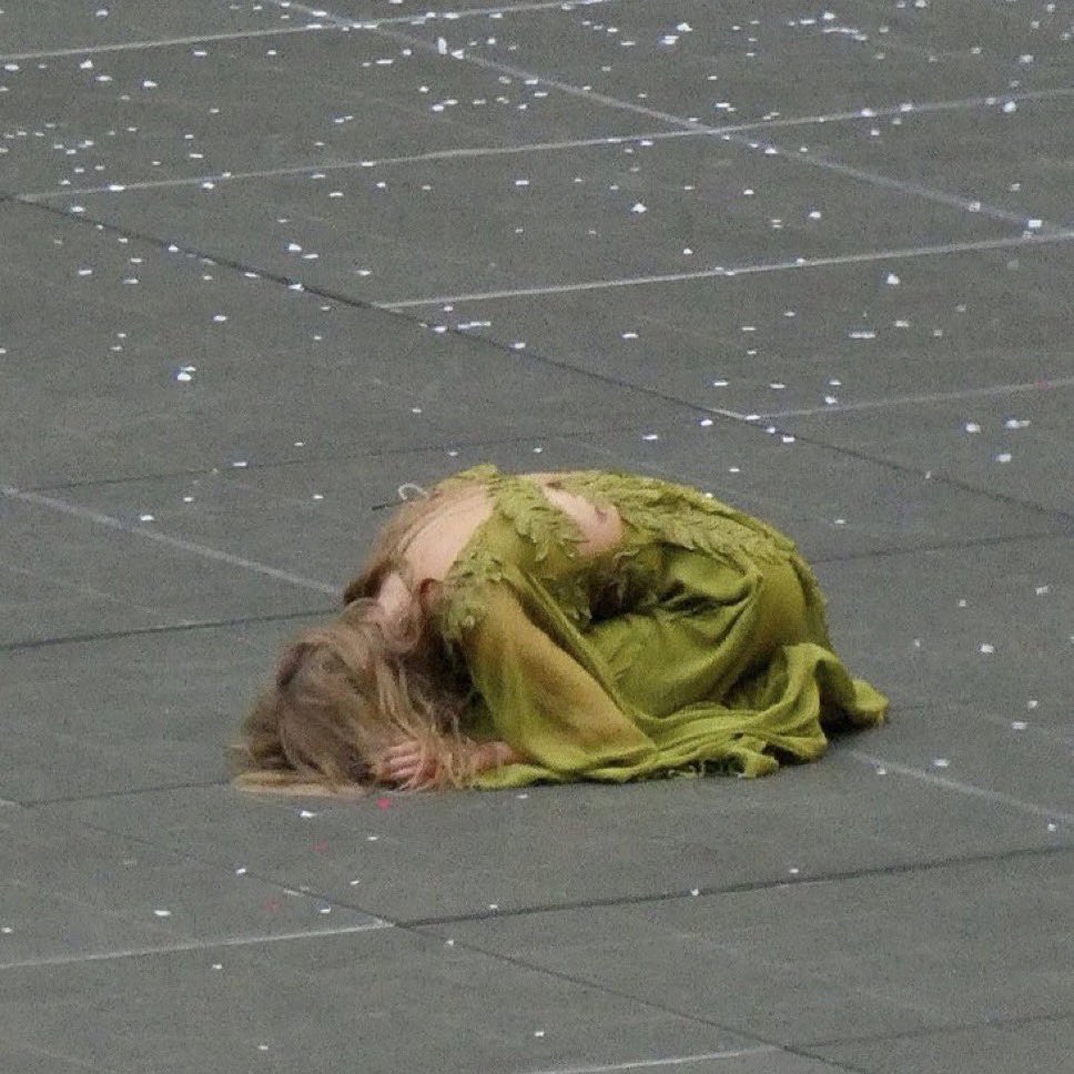 AstoundingSwift's tweet photo. ITS THE END OF AN ERA BUT THE START OF AN AGE https://t.co/jp1STaGWIx