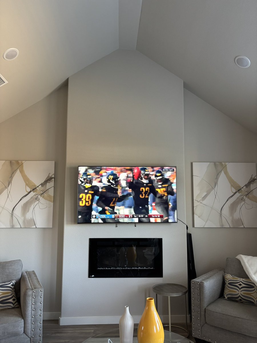 DFWConstruct's tweet photo. Snazzy new look that really perks up this living room! https://t.co/tbXca8zOGJ