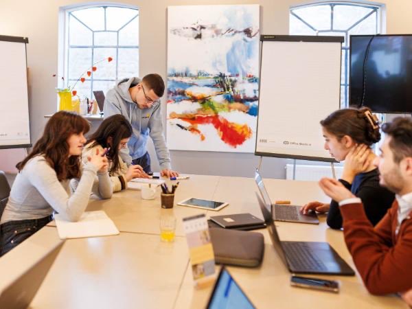 MeetingReview tweet media