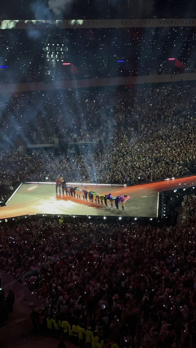 lucy is seeing her wife ˙ᵕ˙ tweet media