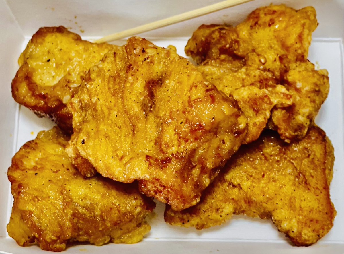 MAUU39283469's tweet photo. 12月15日（日）は、 『Natural food Mauu day』🥰

おねこさん、米粉のたこ焼き、くるみみそ五平餅、唐揚げ、無農薬米おむすび、有機スパイスカレー、米粉のシフォンケーキ、米粉のチョコチップクッキー、季節のカットフルーツ、無添加くるみみそ、猫雑貨などなど😻

皆さまのご来店お待ちしてます🥰✨ https://t.co/BYUnwEqFbY