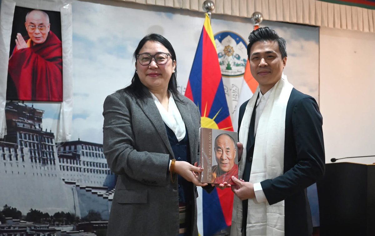 TibetPeople's tweet photo. Tibetan Foreign Minister #DIIR Mrs Kalon #NorzinDolma interacted with a senior media Journalist: Pradeep Thakur, Editor, Governance at The Times of India; Narendra Nath Mishra, Political Editor and National Bureau Chief at Navbharat Times; Keshav Padmanabhan, principal correspondent at The Print; Chin Wei Lee, correspondent for The Central News Agency (CNA), Taiwan; Saman Husain, correspondent at Indian Express.
The delegation is coordinated by Tashi Dekyi, the coordinator of the India-Tibet Coordination Office.