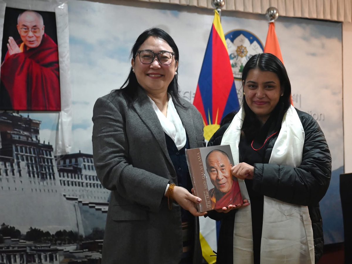 TibetPeople's tweet photo. Tibetan Foreign Minister #DIIR Mrs Kalon #NorzinDolma interacted with a senior media Journalist: Pradeep Thakur, Editor, Governance at The Times of India; Narendra Nath Mishra, Political Editor and National Bureau Chief at Navbharat Times; Keshav Padmanabhan, principal correspondent at The Print; Chin Wei Lee, correspondent for The Central News Agency (CNA), Taiwan; Saman Husain, correspondent at Indian Express.
The delegation is coordinated by Tashi Dekyi, the coordinator of the India-Tibet Coordination Office.
