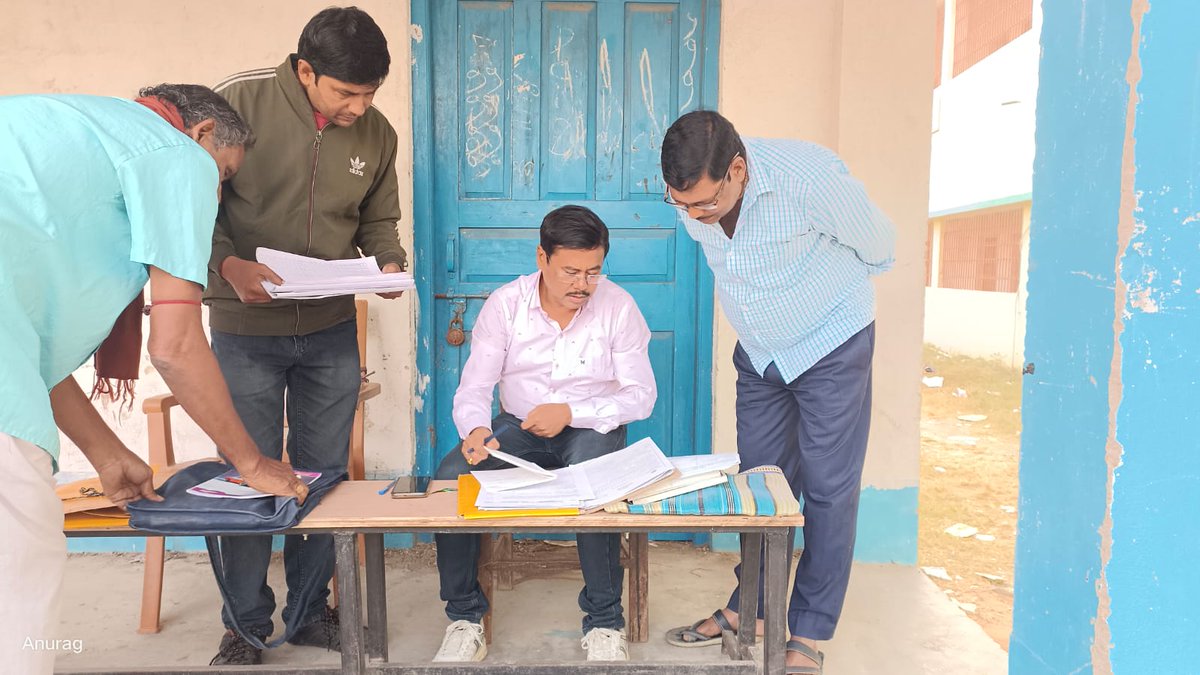 CEOWestBengal's tweet photo. Visit of different Polling Stations by Election officials on Special Campaign Day of SSR 2025 at Murshidabad district, West Bengal.
#SpecialSummaryRevision2025 #SSR2025 #GoRegister #BLO
@ECISVEEP
@SpokespersonECI
@rajivkumarec
@anuj_chandak https://t.co/UcSyHRivC9