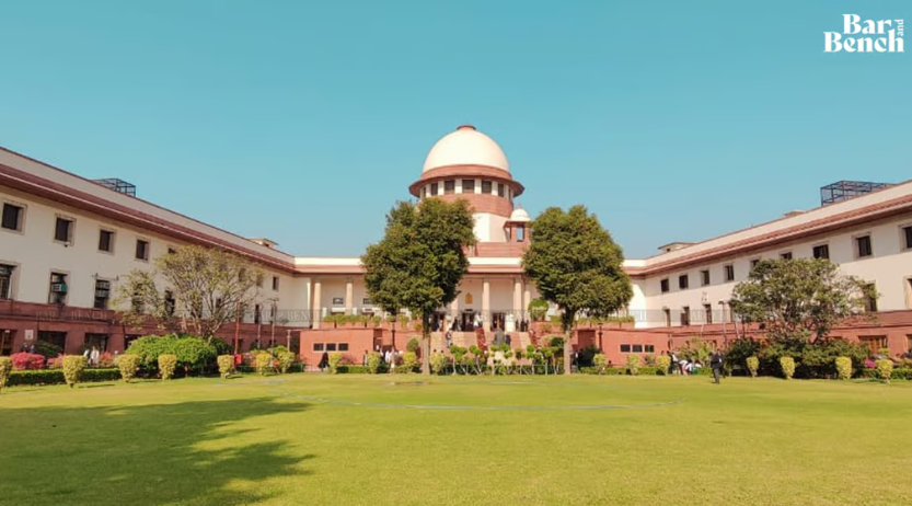 barandbench's tweet photo. #SupremeCourt hears case concerning welfare of #migrantlaborers.

Adv Prashant Bhushan argues before Bench led by Justice Surya Kant, Bhushan objects to delay in issuing ration cards. 

SG Mehta: You armchair intellectuals did nothing during COVID except preparing petitions! I am saying that