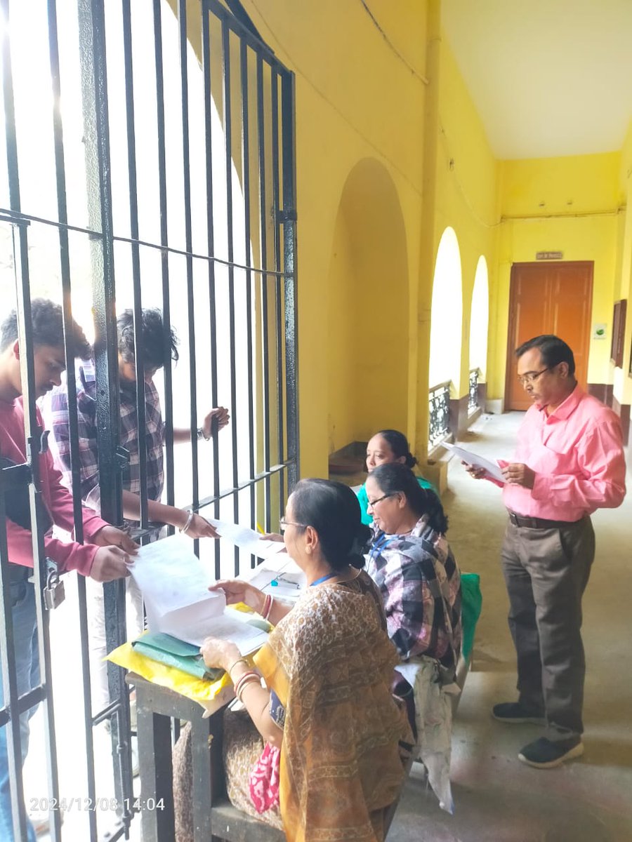 CEOWestBengal's tweet photo. Glimpses of special campaign day activities of SSR -2025 at polling station of Sanskrit Collegiate School & City College under 165 Jorasanko AC of North Kolkata District, West Bengal.
#SSR2025 #GoRegister #BLO
@ECISVEEP
@SpokespersonECI
@rajivkumarec
@anuj_chandak https://t.co/pBNZ2RohT8