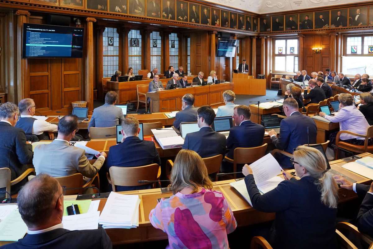 Heute, am 9. Dezember, findet die vierte Sitzung des Amtsjahres 2024/2025 des Kantonsrates statt. Die ganze Sitzung kann auf Youtube per Livestream mitverfolgt werden: youtube.com/watch?v=Tau3oE…