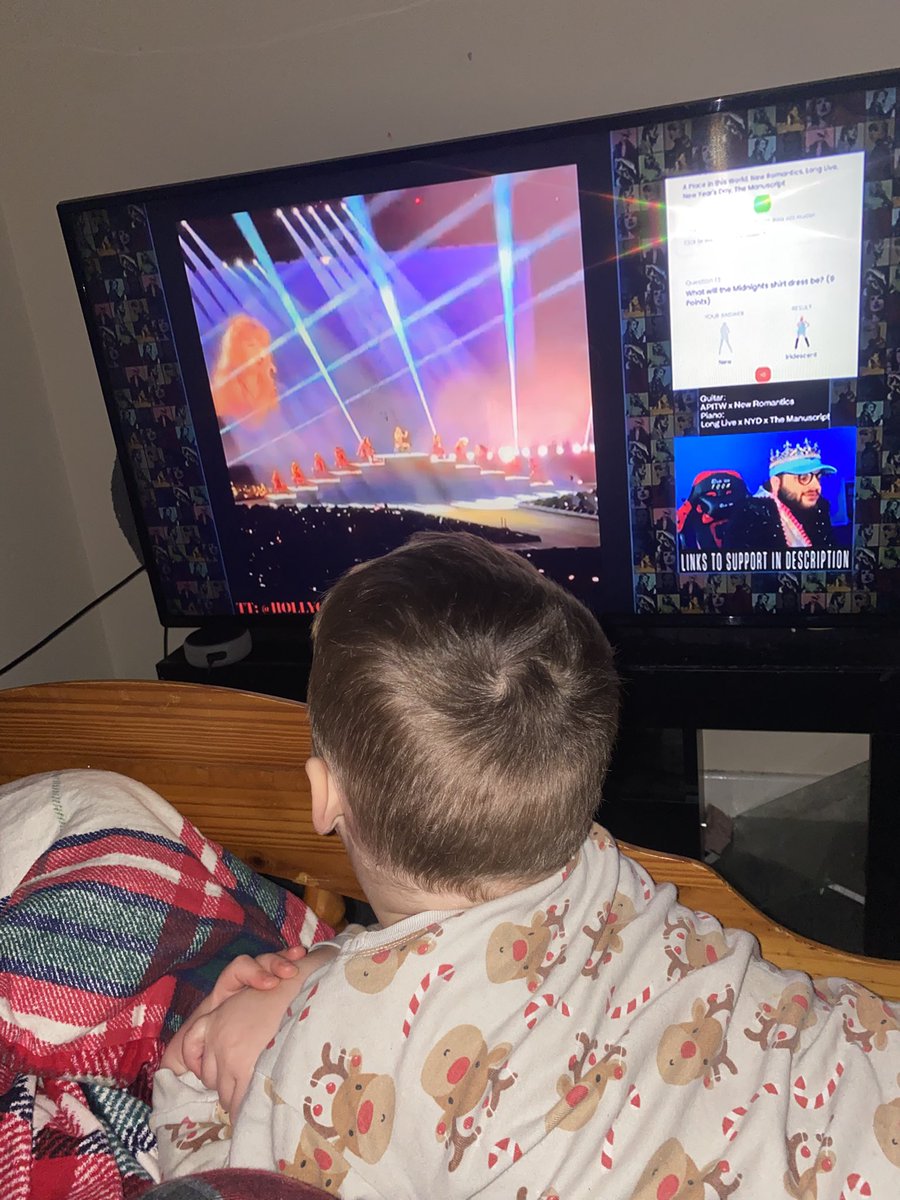 babyloveschlo's tweet photo. i am raising a swiftie 🥺🫶🏼🪩 #VancouverTSTheErasTour https://t.co/iT8TFLRfBr