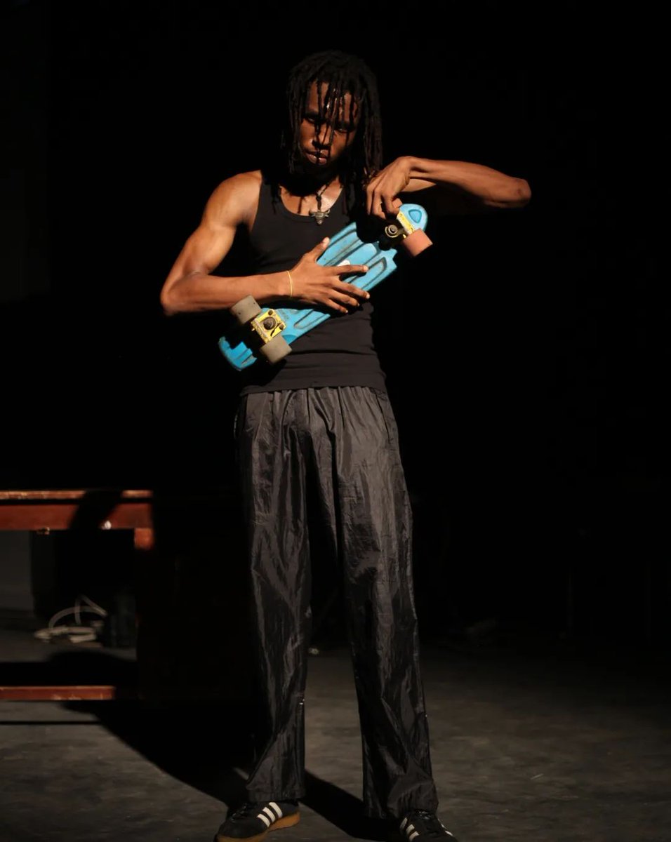 TheARTquake_'s tweet image. She gotta eat some 🎂 🔥
📸 @_safography_
#gmcake24 #plushairnegy #skatelife