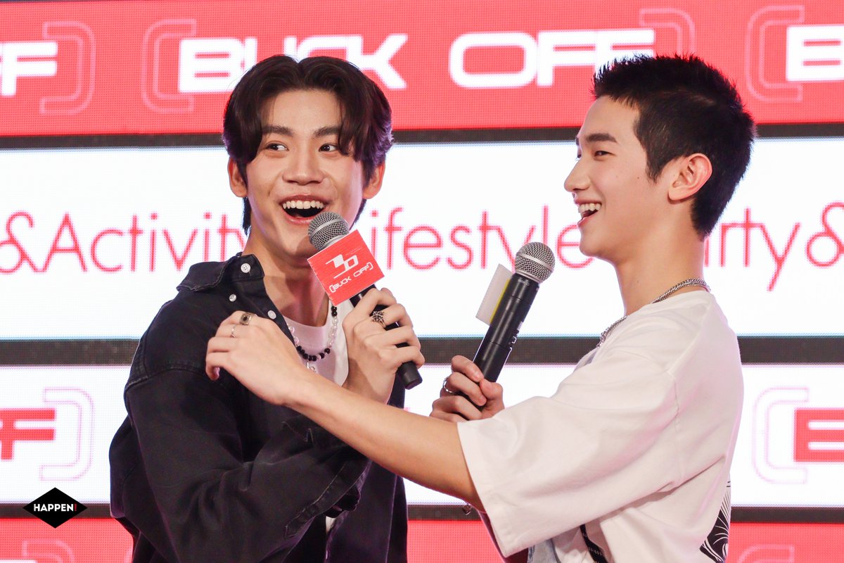 HappenNewsTH's tweet photo. มาส่องความแสบของ 4 ซน “แอลม่อน -โปรเกรส-เชน-สกาย”ในงาน Robinson [Buck Off] present Love Sick 2024 ศึกนี้ไม่มีใครยอมใคร 👊🏻🔥

LOVESICK X BUCK OFF
#Almondbabybigboy  #shane_tnp
#Progresspassawish #SkyPhasith 
#BUCKOFFxLovesick2024
#BEYOUNOTTHEM
#LoveSick2024 https://t.co/TPr332GPI0