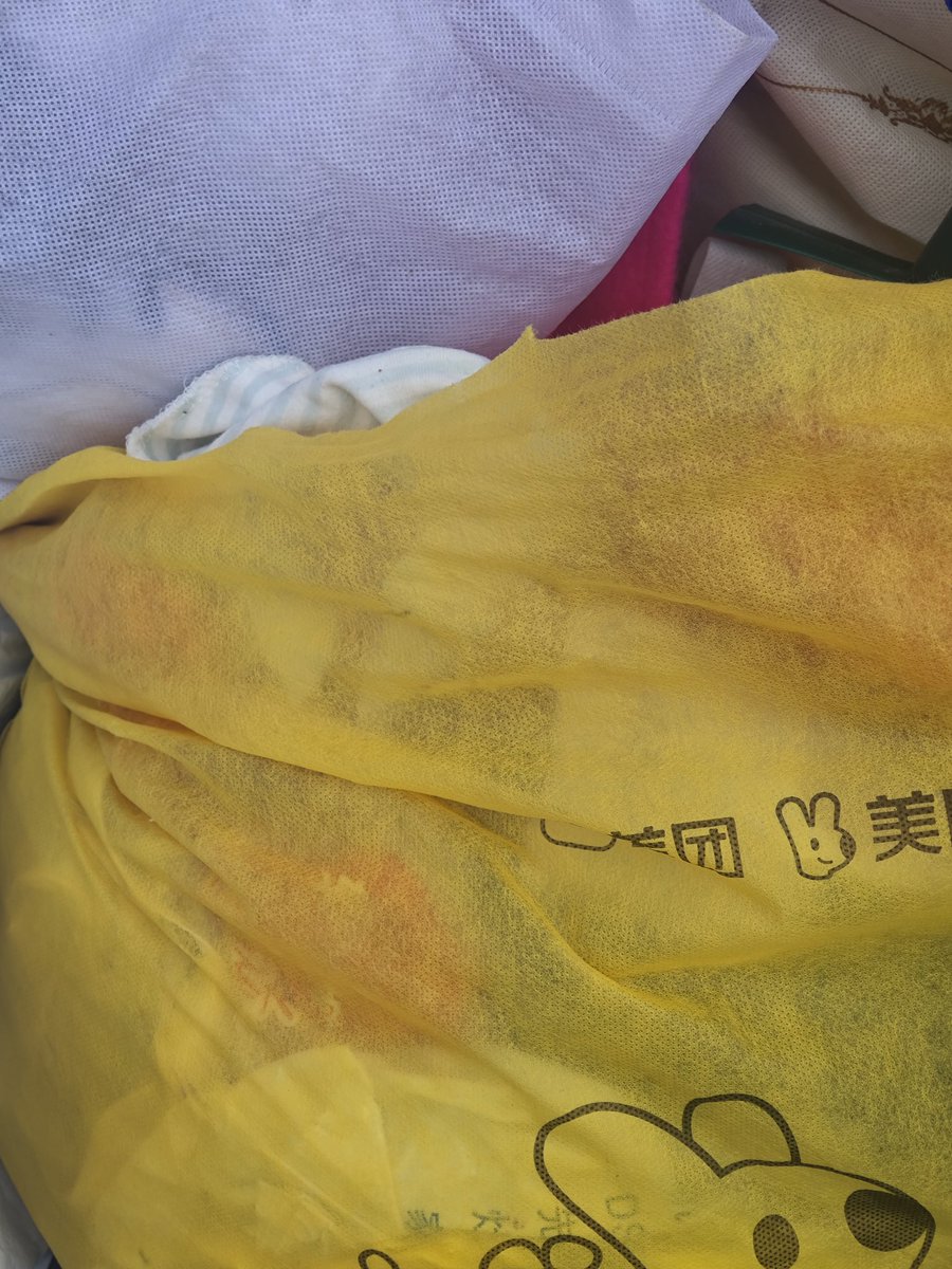mochen234's tweet photo. 消失了挺久，又到了寒假差不多清宿舍的日子了，已经开始收女大的货了，迟点慢慢更新。还是先搞一下活动。转发点赞评论，抽五个直接送鞋袜。＃女生宿舍 ＃付邮送 https://t.co/PITvApHMMj