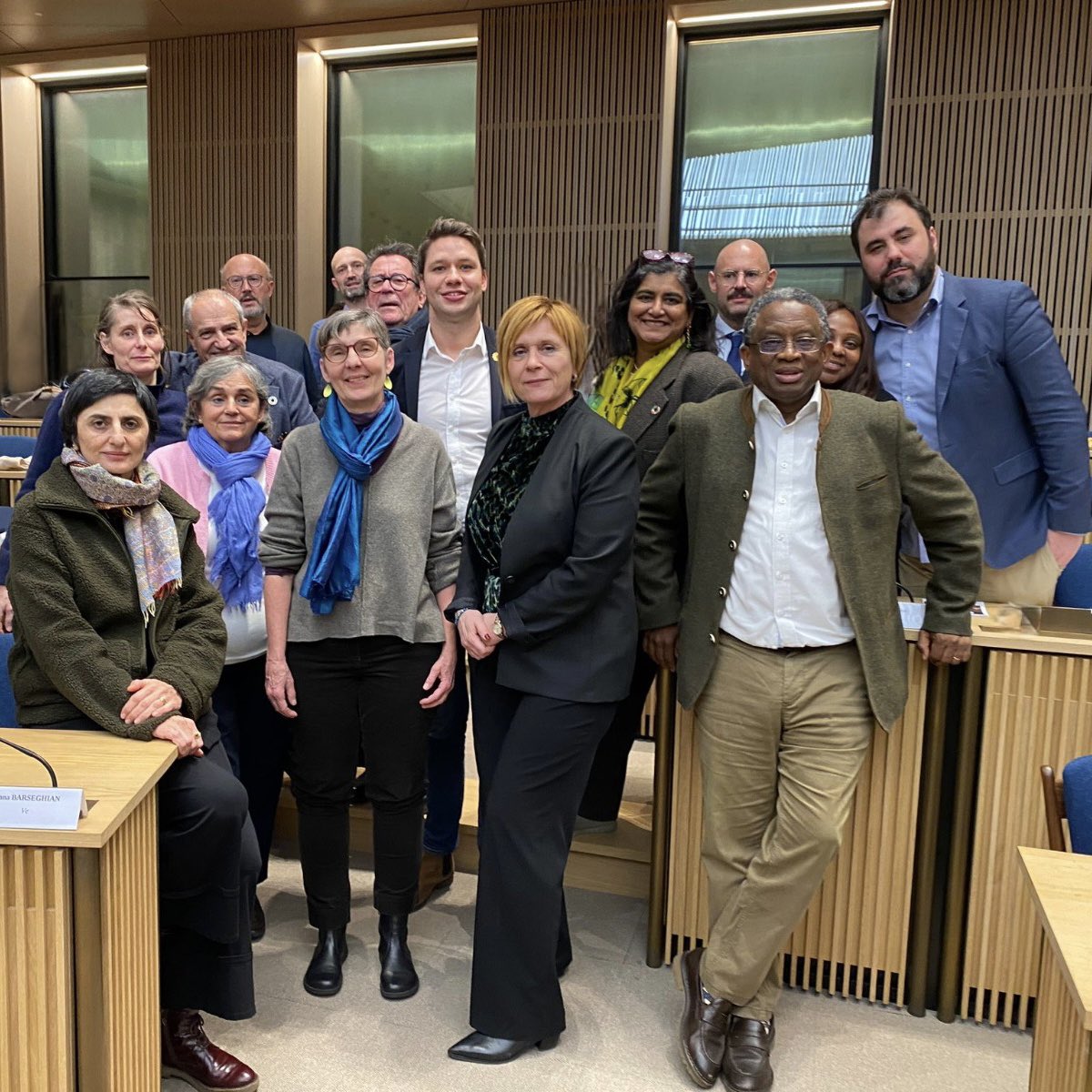 V_Dujoux's tweet photo. 📊🌻 Budget 2025 voté pour la @VilleDeGeneve. Notre commune ne doit pas devenir une ville à deux vitesses. Face aux risques de fracture sociale, aux impacts climatiques et aux inégalités entre les quartiers, nous devons être là. Merci au groupe des Vert-e-s pour son implication! https://t.co/WfS7A7MDDC