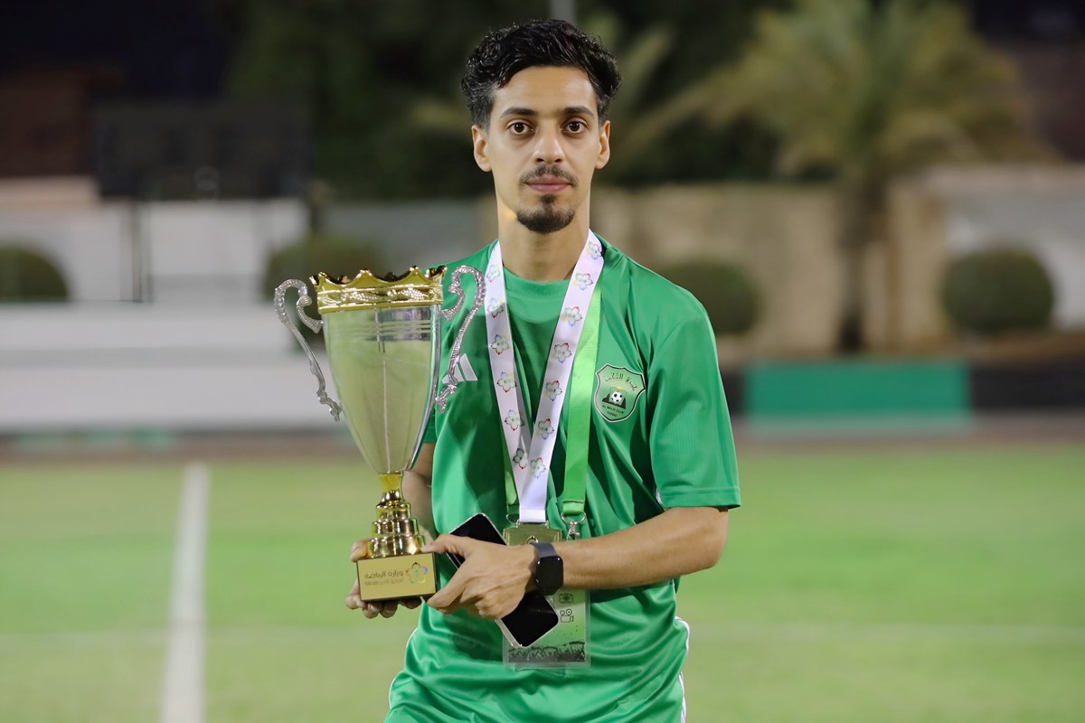 O_S_B11's tweet photo. 📸| للموسم الثاني أبطالاً للدوري .. مبروك لكل محبين #المجد🥇🏆 
مبروك لكل من عمل واجتهد لتحقيق هذه البطولة ' شكراً لمجلس الإدارة وشكراً للجهاز الفني والإداري وأخواني اللاعبين ' تبقى لدينا مهمة الصعود وستتحقق بحول الله ' دعواتكم لنا 🟢⚫️ 
@ALMajdFC 
@wahbe25 
@ABDULRAZAQ__aa 
@mohamed2024979
@Abdullaha10_S
#دوري_الدرجة_الرابعة