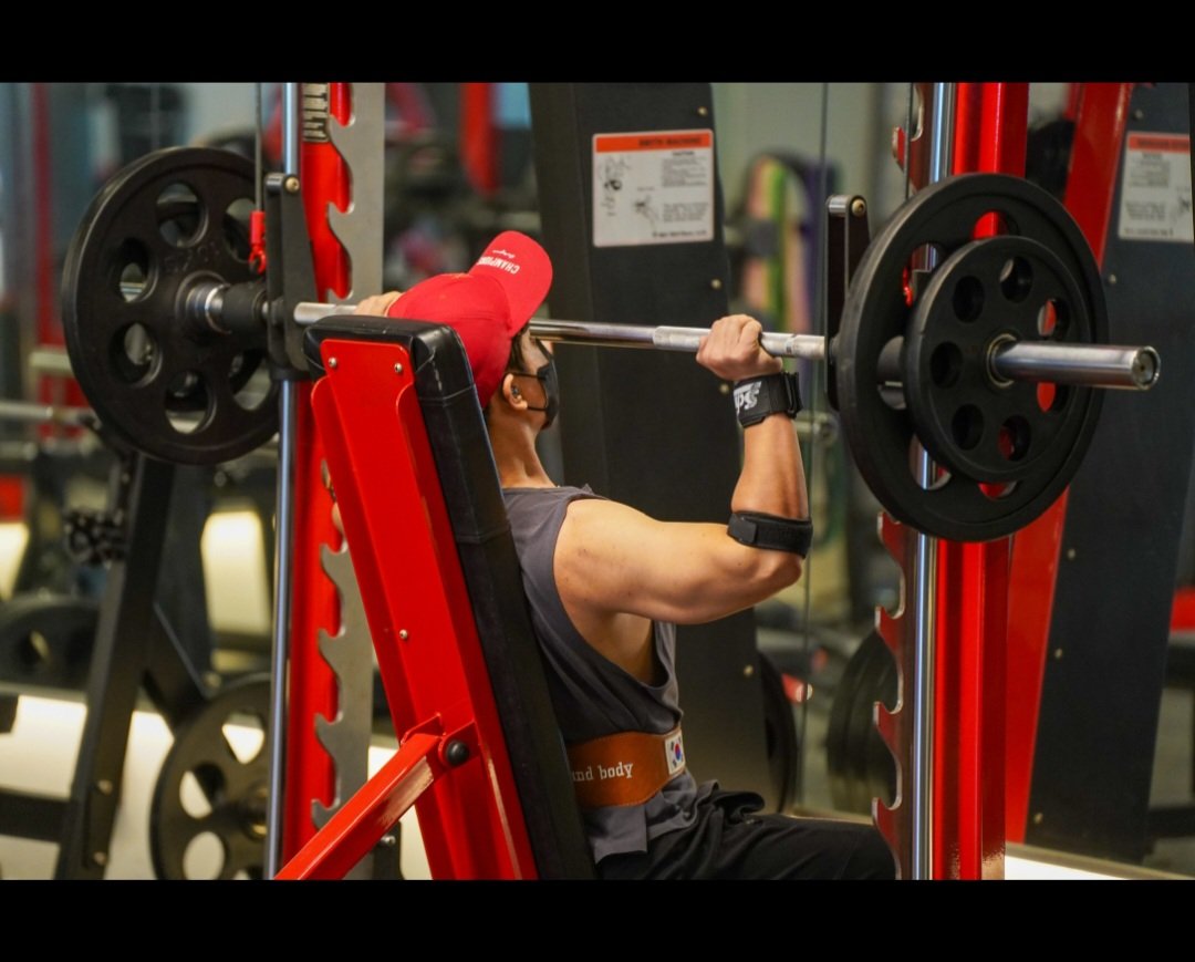 프론트 더블 바이셉스,
바벨숄더프레스🏋‍♂️
#대구#경북#네토리#ㅊㄷ