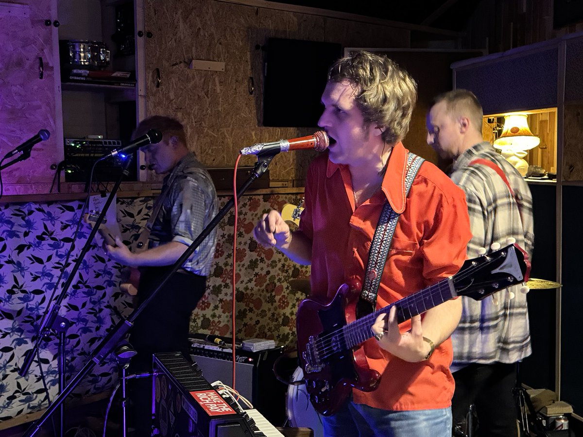 Potentially the fastest &amp; most raucous I’ve seen them… <a href="/Stu_ART_Pearce/">Stuart Pearce</a> absolutely storming through their half hour set last night at <a href="/JTSoar/">JT Soar</a> absolutely wonderful stuff. Cracking evening down here yet again. Three bands for £11 unbelievable value. I’ve had more expensive beers.