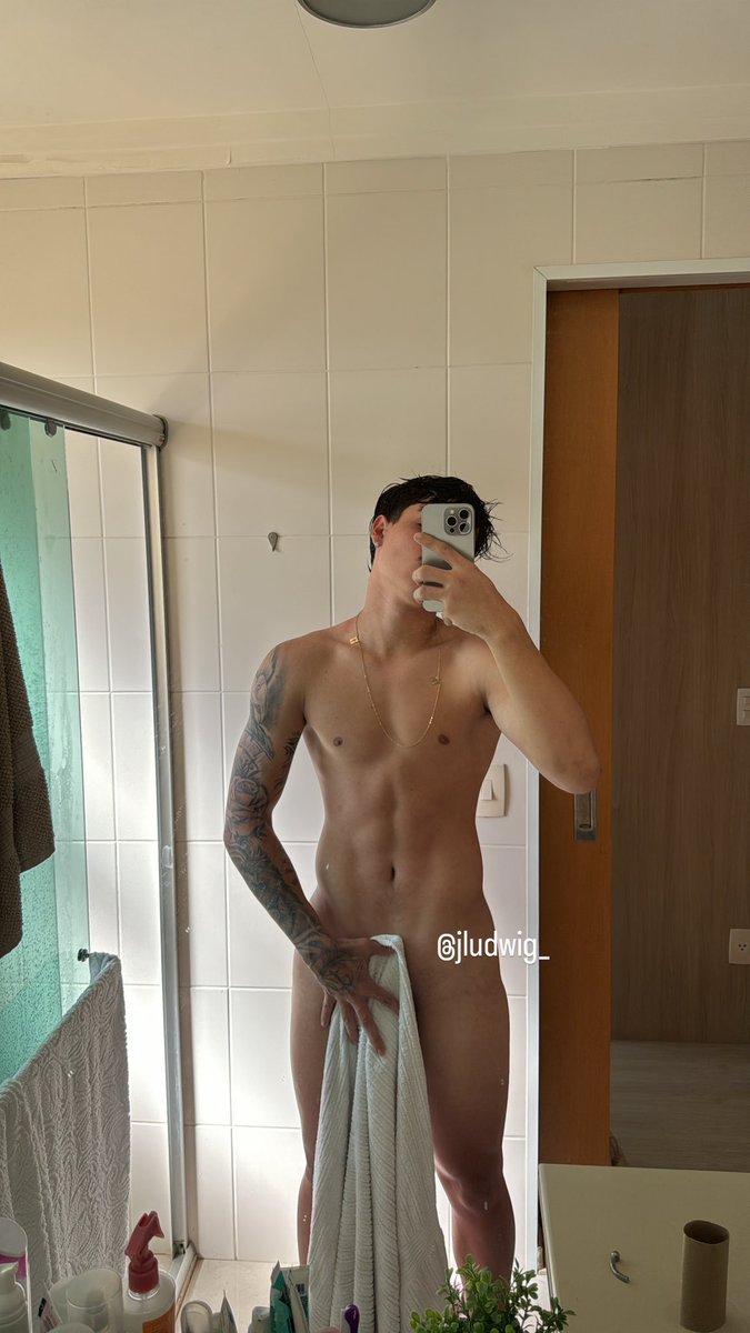 Alguém para eu gozar na boquinha ??Vou sortear um fã para gravar cmg em, só...