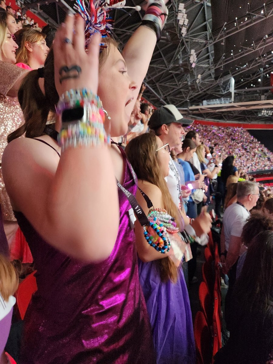 Hkygrl25's tweet image. i had the time of my life with you @taylorswift13 🥹🫶
eras tour forever and ever
💚💛💜❤️🩵🖤🩷🩶🤎💙🤍 #TSTheErasTour