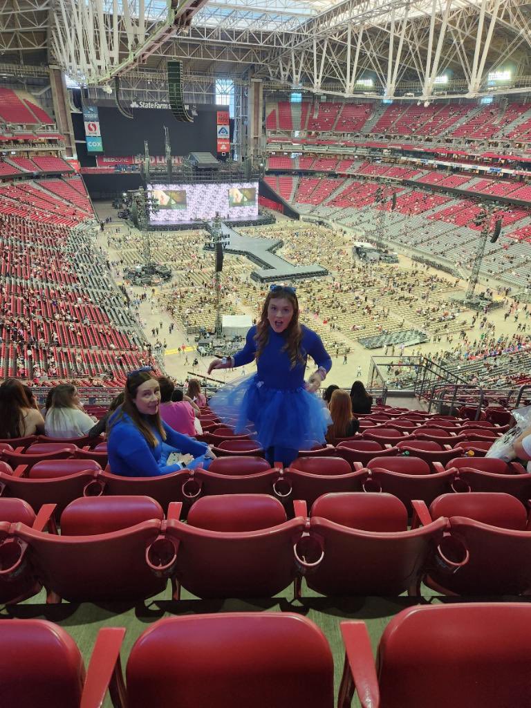Hkygrl25's tweet image. i had the time of my life with you @taylorswift13 🥹🫶
eras tour forever and ever
💚💛💜❤️🩵🖤🩷🩶🤎💙🤍 #TSTheErasTour