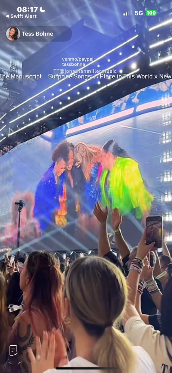 repswiftversion's tweet image. Tellement d’émotions à 8h00 du matin #VancouverTSTheErasTour 😭