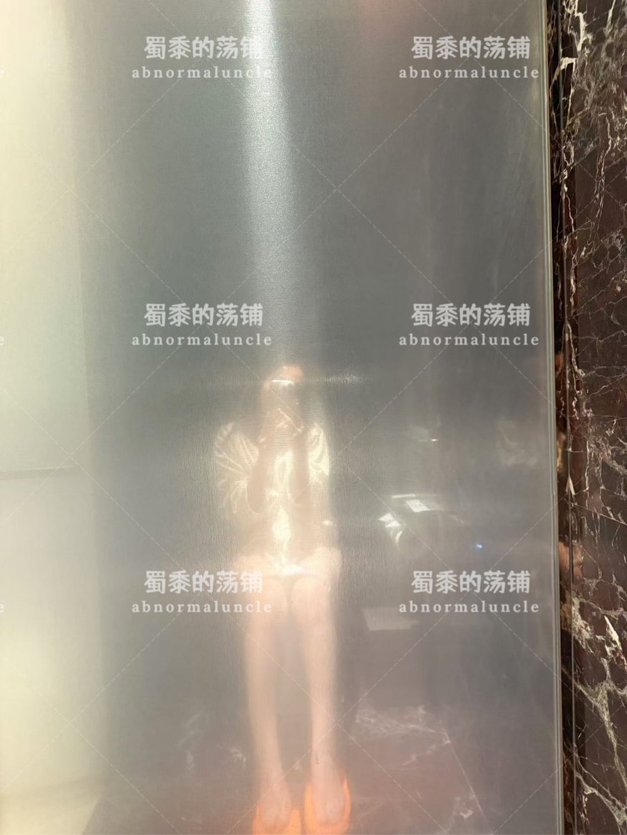 abnormaluncle's tweet photo. 犹抱琵琶半遮面，骚货问这样是不是更诱人？ https://t.co/fGEHw7ZBcR