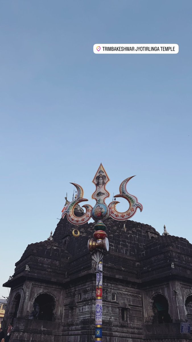 tapadiaa's tweet photo. Trimbakeshwar: One of the twelve Jyotirlings, where Lord Shiva’s divine light radiates through every prayer.A place to cleanse the soul and seek Lord Shiva’s blessings for moksha and fulfillment.
Har Har mahadev 🔱✨🙏🏻
.
.
.
 #nidhhitapadiaa 
#trimbakeshwar https://t.co/uc7PIQkuoX