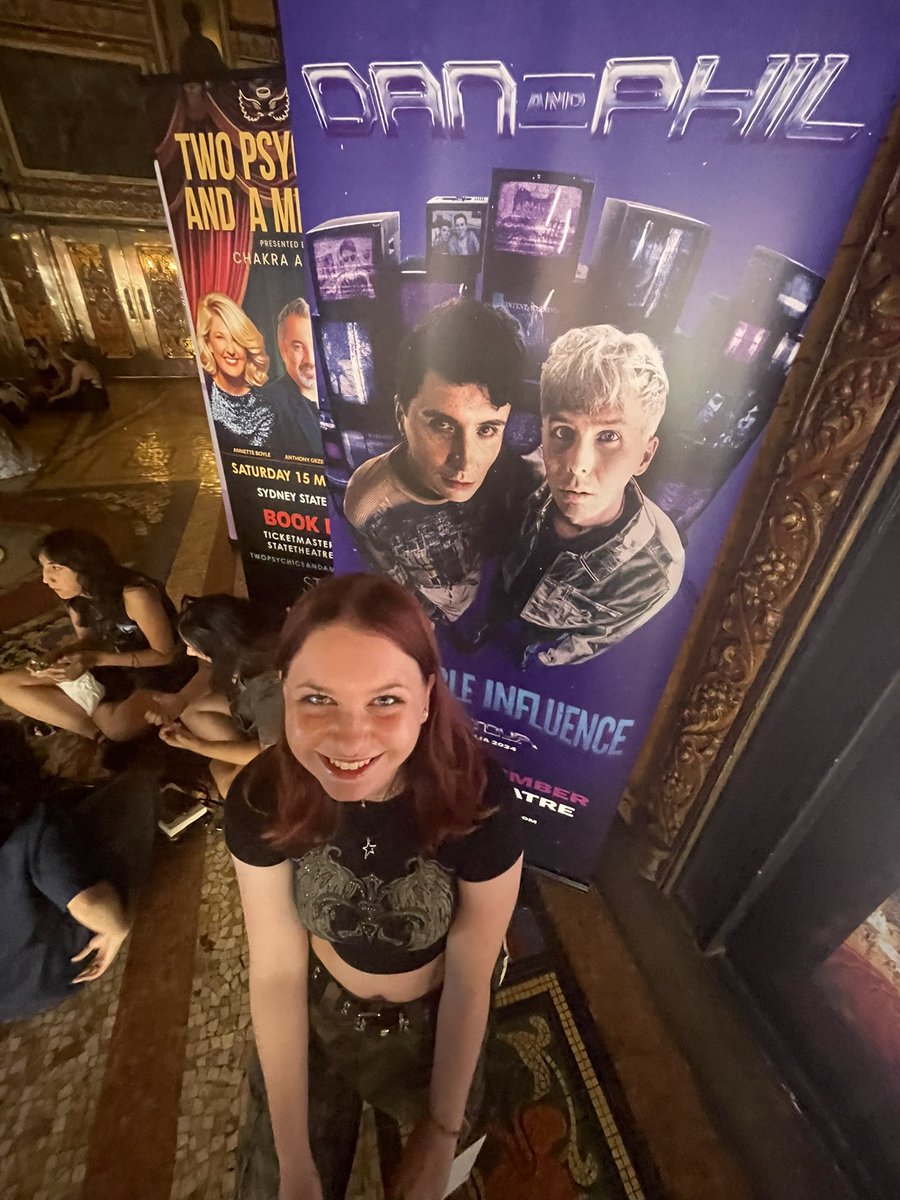 pinksafetycone's tweet photo. photo w dan, photo w phil, and the only photo i got of me w both of them https://t.co/sbmSH7ksZo