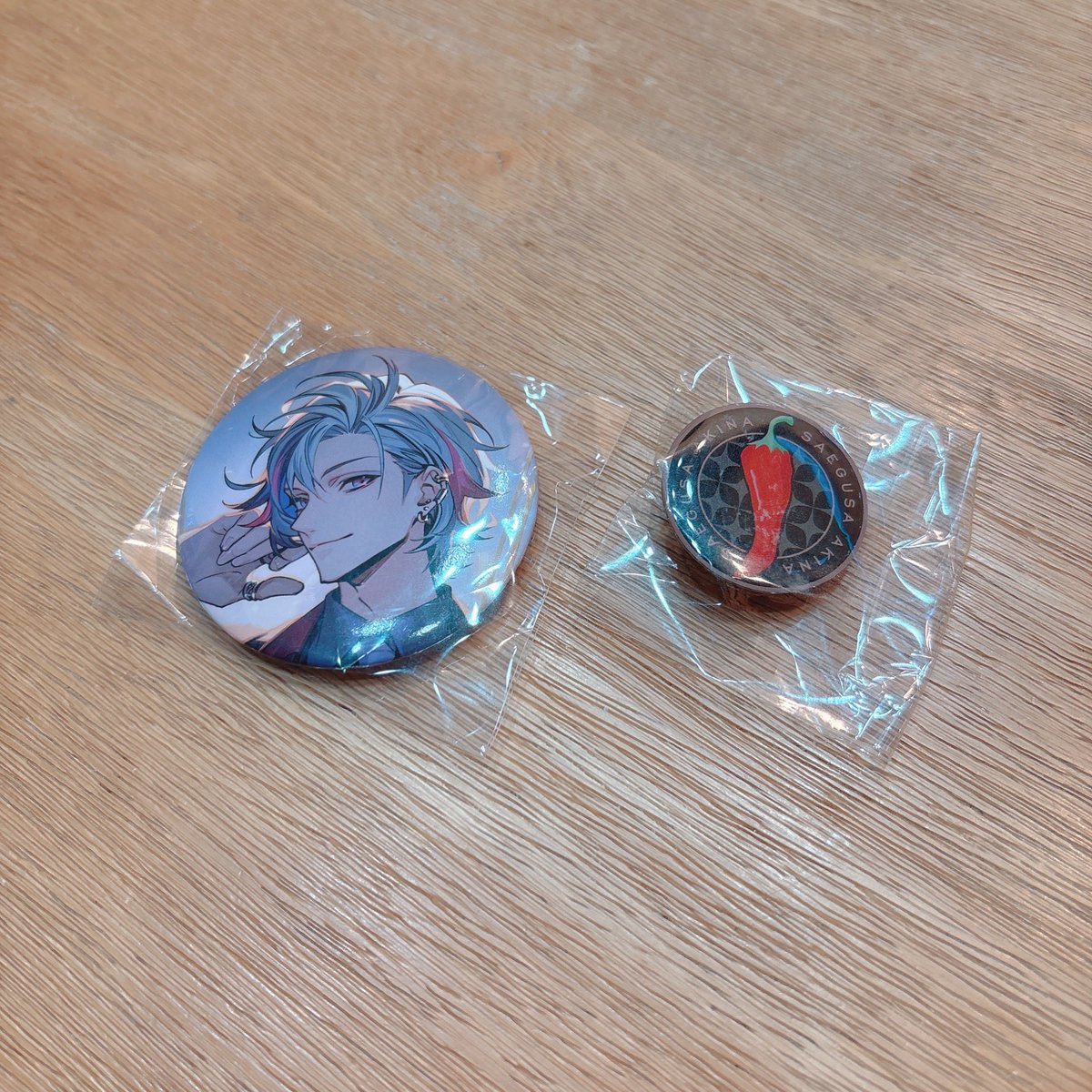 nn_ii_55's tweet photo. 【交換】にじさんじ カプセルトイ
不破湊 1st LIVE Cheers with you
三枝明那 1st solo live Unity

【譲】(画像1枚目)
🥂✨缶バッジ 🌶ピンズ

【求】(画像2枚目)
🥂✨フワクルピンズ

郵送での交換希望です。検索からもお気軽にお声掛けください。 https://t.co/wNrLQxk3Z4