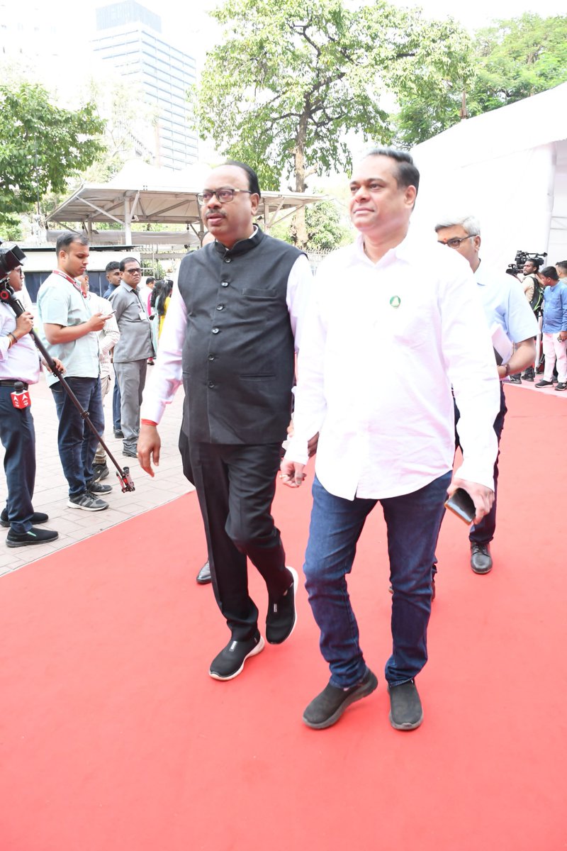 AmeetSatam's tweet photo. 📍 Vidhansabha, Mumbai| ⏰ 11:00 AM | 09 December 2024 

Day 03| First Assembly Session of the New Maharashtra, Vidhan Sabha 

#FirstAssemblySession #VidhanSabha #Mumbai #Day03 #SpecialSession 

@BJP4Maharashtra @BJP4Mumbai @cbawankule https://t.co/BDS2SRpBoH
