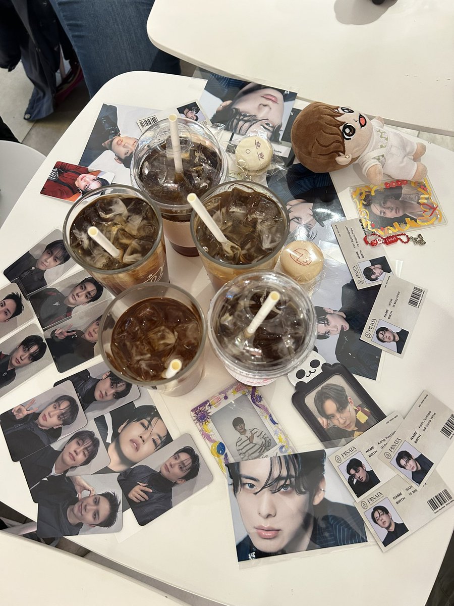 _Dani_mon's tweet photo. A.C.E Piñata Cafe event with Choices 🤍

Thank you for the opportunity to connect with so many Choices 💜

@WhosfanCafe
#A.C.E #후즈팬카페
#WhosfanCafe #WhosfanCafe_Review https://t.co/7TsWXKgGDk