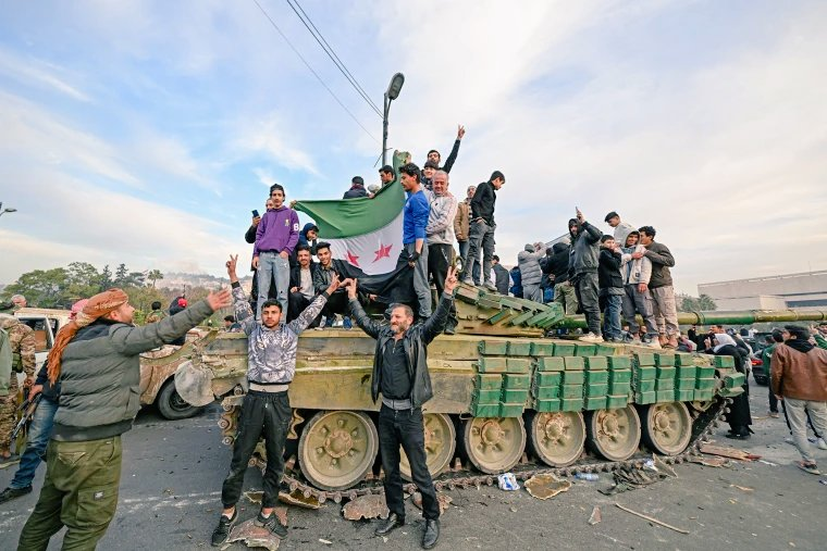 danya_ayaz's tweet photo. Symbolic and powerful victory celebrated on the very tools of conflict. Itโs a bittersweet image, reflecting triumph but also the cost of war.
Letโs hope peace sustains beyond the celebration.
#Damascus #VictoryAndPeace #HopeForStability https://t.co/5V0DleAyjF