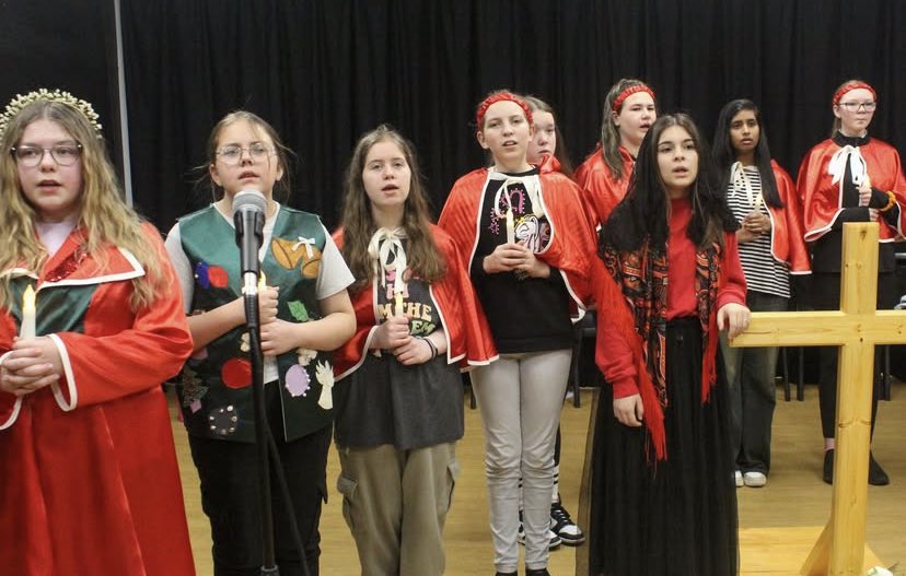 The_OaksAcademy's tweet image. Students and staff had a brilliant day in school  rehearsing for &apos;Don&apos;t Be A Scrooge This Christmas&apos;. The students have worked really hard and achieved so much. We are very proud of them for giving up their Saturday. There is still time to get your tickets. #christmasproduction