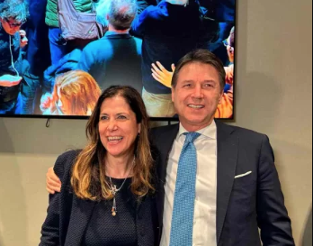 VigilanzaT's tweet photo. Dopo la vittoria di A. Todde in Sardegna (che non è stata solo del M5s ma di tutti, perché è entrata nelle istituzioni una persona di pregio), Conte è diventato il nemico da abbattere. Giornali, Tv, nemici e "amici" hanno mirato a ridimensionarlo. Speriamo inizi una nuova era. https://t.co/bFbrmHgaUe