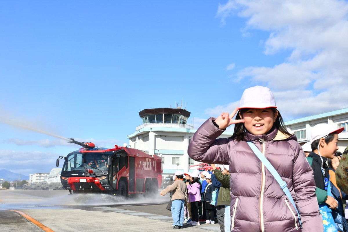 仙台市立蒲町小学校 から2年生180人の児童たちが #霞目駐屯地 に