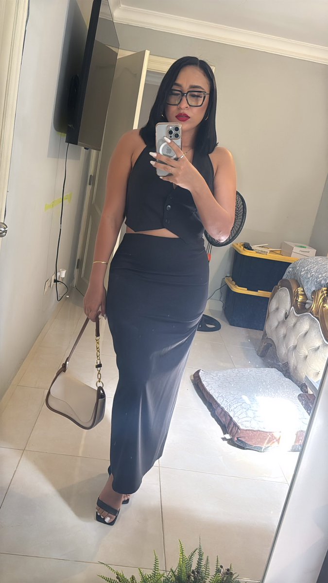 Kenia Khalifa 😅😅😅😅😅😅