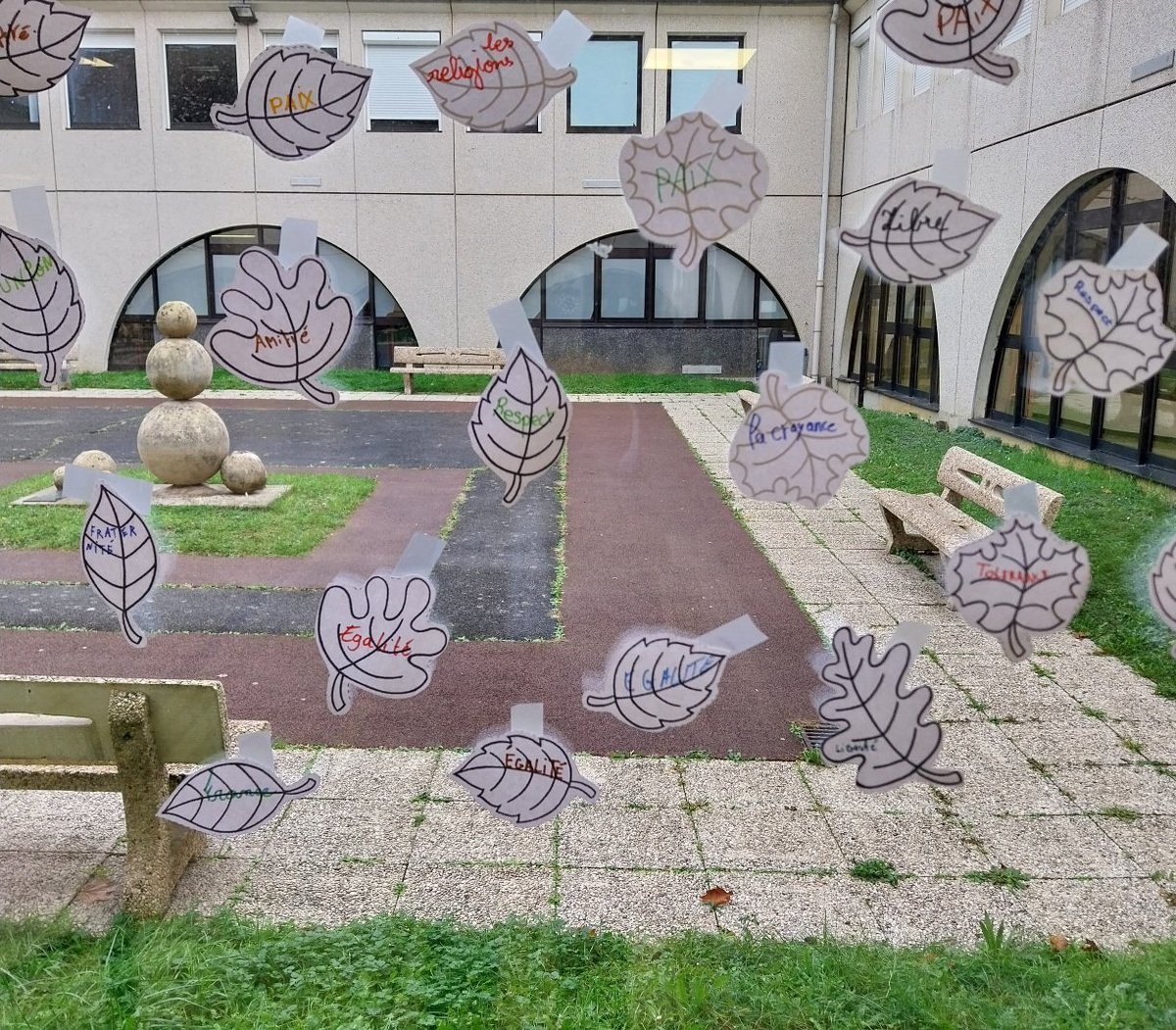 Lycée Roberval tweet media