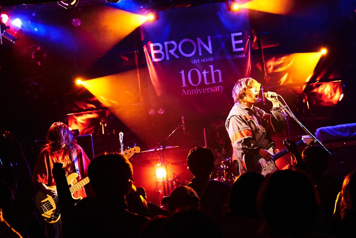 hellonewworld_'s tweet photo. 2024.12.8(sun) 心斎橋BRONZE

【BRONZE年末LIVE 2024 day.1】

心斎橋BRONZE、
今年も沢山お世話になりました！

ありがとうございます❤️‍🔥

photo by @Blue88_Flower https://t.co/EFiJh77Xzq