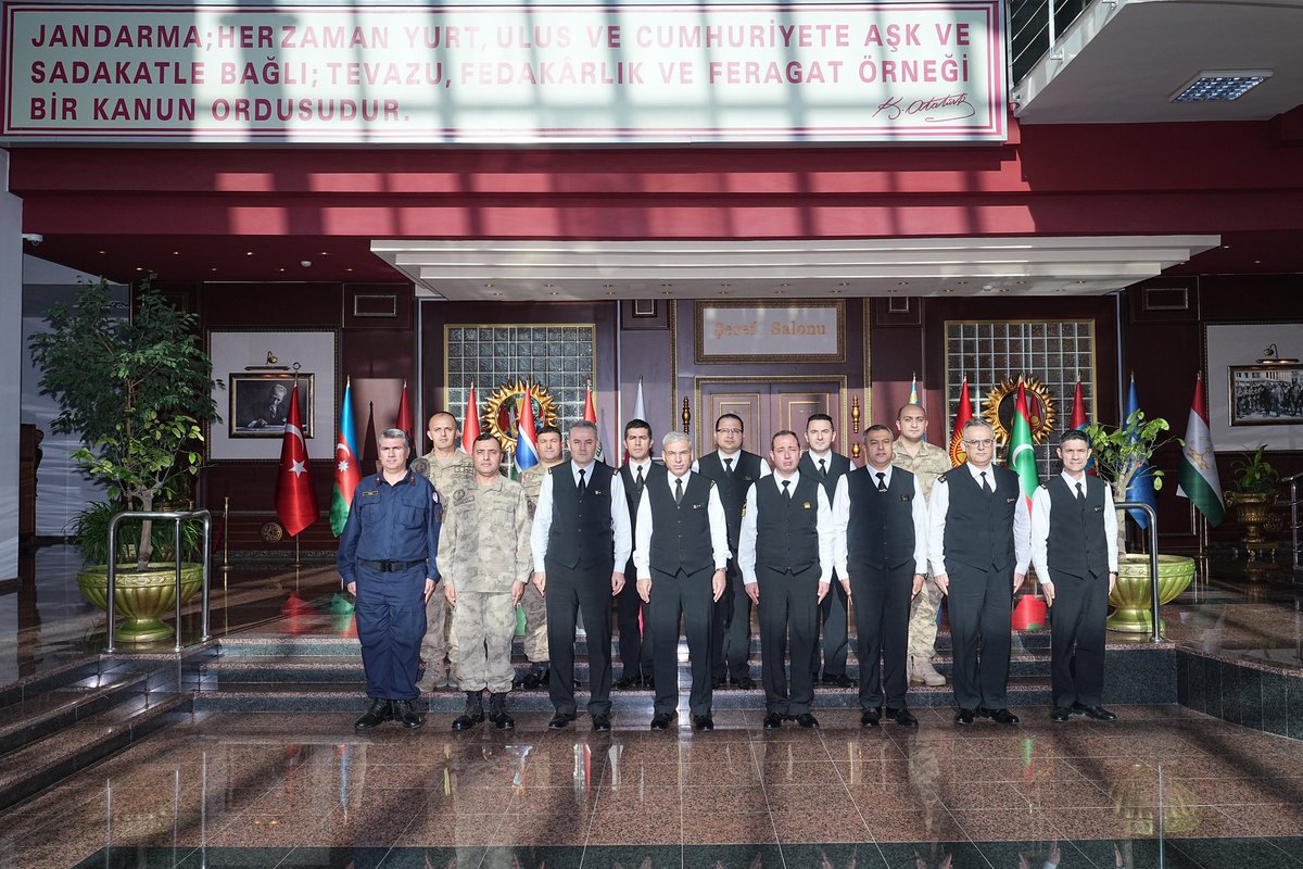 jsgaedutr's tweet photo. JSGA Başkanımız Tümgeneral Şakir USLU, 09 Aralık Uzman Jandarmalar Günü münasebetiyle, JSGA Başkanlığında görev yapan Uzman Jandarmanlarımızın günlerini kutlamıştır. https://t.co/QRNAzfbwuC